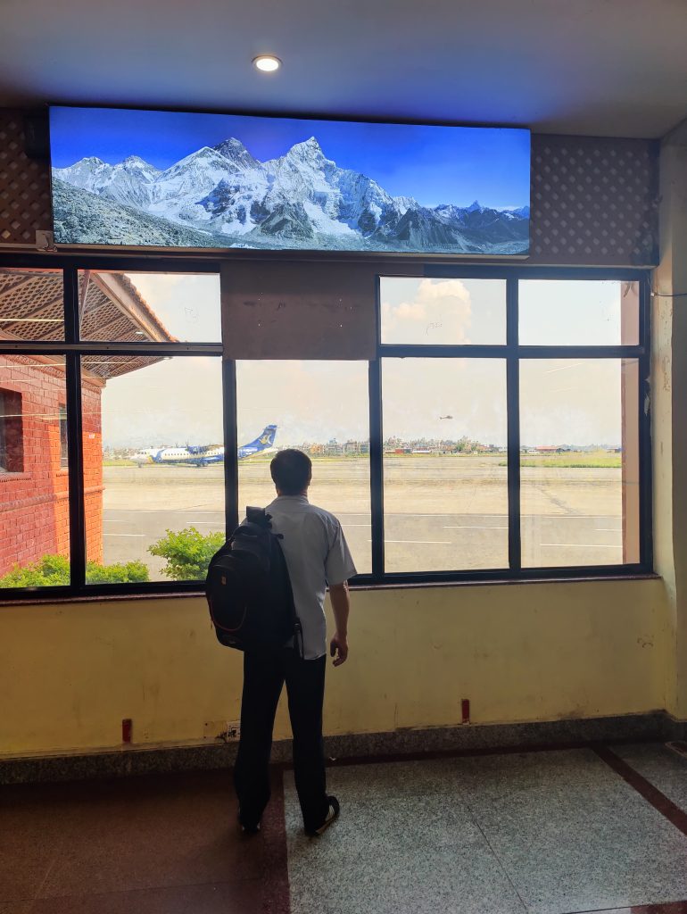 Udsigt til Everest fra indenrigsterminalen i Kathmandu